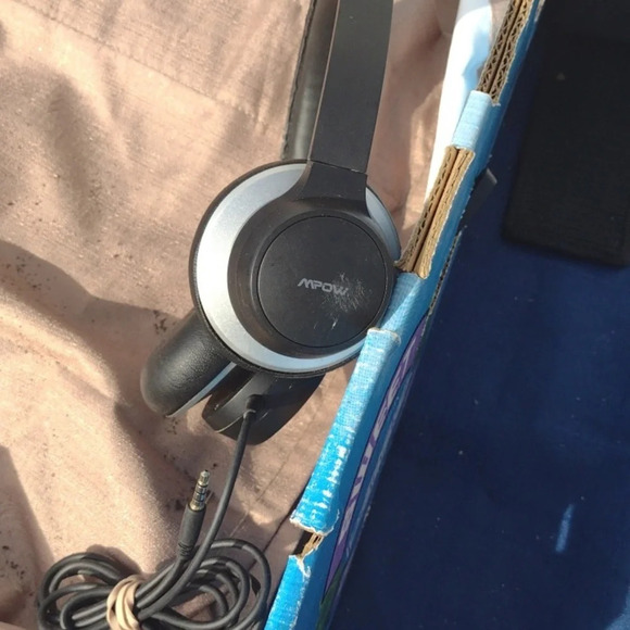 Mpow headset - Picture 1 of 3